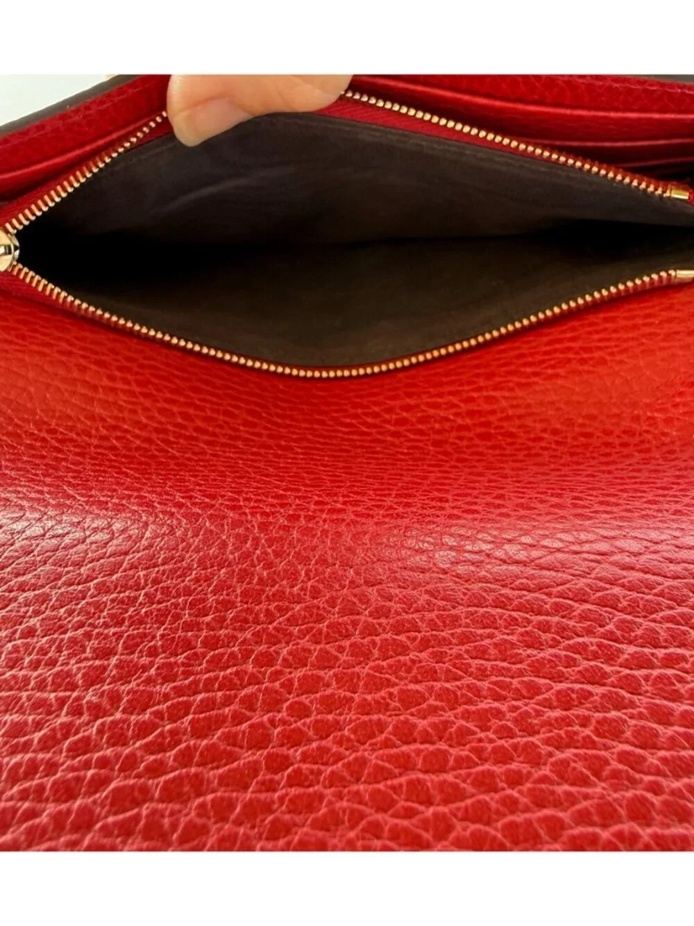 Gucci Interlocking G WOC Authentic Red Pebbled Leather Wallet on Chain Gold Tone